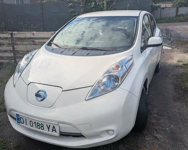 Белый Ниссан Лиф, объемом двигателя 0 л и пробегом 124 тыс. км за 5300 $, фото 7 на Automoto.ua