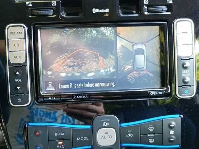 Белый Ниссан Лиф, объемом двигателя 0 л и пробегом 96 тыс. км за 7500 $, фото 10 на Automoto.ua