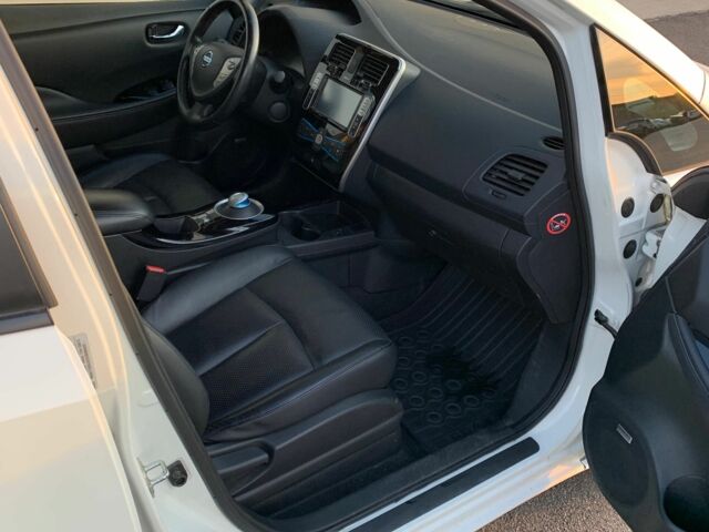 Білий Ніссан Ліф, об'ємом двигуна 0 л та пробігом 145 тис. км за 6950 $, фото 14 на Automoto.ua