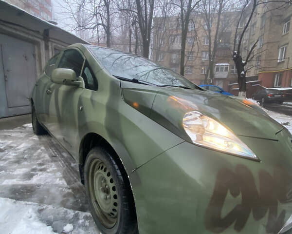 Білий Ніссан Ліф, об'ємом двигуна 0 л та пробігом 119 тис. км за 6500 $, фото 1 на Automoto.ua