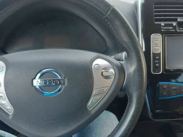 Белый Ниссан Лиф, объемом двигателя 0 л и пробегом 170 тыс. км за 6600 $, фото 10 на Automoto.ua