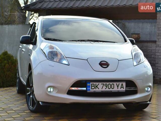 Білий Ніссан Ліф, об'ємом двигуна 0 л та пробігом 96 тис. км за 7950 $, фото 2 на Automoto.ua