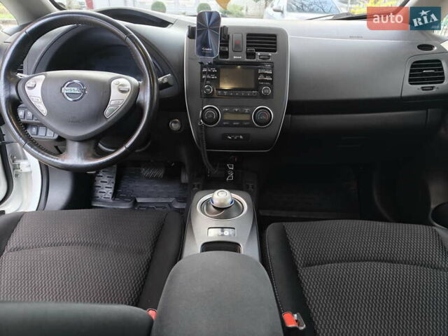 Белый Ниссан Лиф, объемом двигателя 0 л и пробегом 118 тыс. км за 7599 $, фото 26 на Automoto.ua
