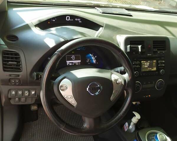 Білий Ніссан Ліф, об'ємом двигуна 0 л та пробігом 191 тис. км за 6700 $, фото 7 на Automoto.ua