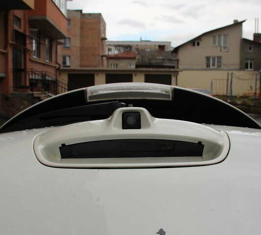 Белый Ниссан Лиф, объемом двигателя 0 л и пробегом 180 тыс. км за 6500 $, фото 37 на Automoto.ua