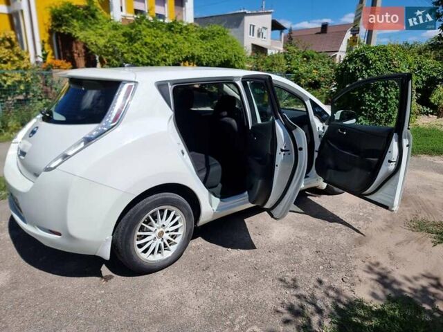 Белый Ниссан Лиф, объемом двигателя 0 л и пробегом 87 тыс. км за 7400 $, фото 2 на Automoto.ua