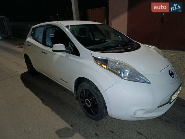 Белый Ниссан Лиф, объемом двигателя 0 л и пробегом 170 тыс. км за 6300 $, фото 2 на Automoto.ua
