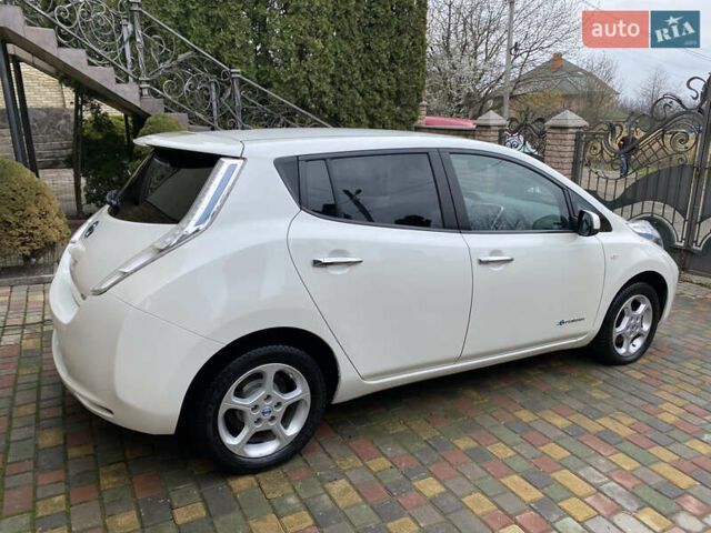 Белый Ниссан Лиф, объемом двигателя 0 л и пробегом 148 тыс. км за 5999 $, фото 8 на Automoto.ua