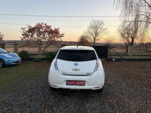 Белый Ниссан Лиф, объемом двигателя 0 л и пробегом 117 тыс. км за 6000 $, фото 6 на Automoto.ua