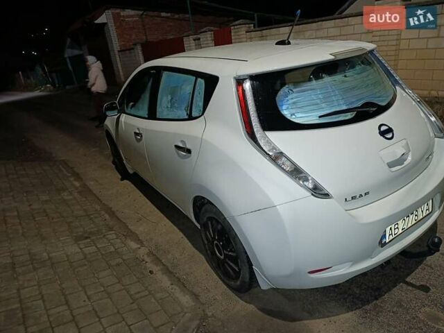 Белый Ниссан Лиф, объемом двигателя 0 л и пробегом 170 тыс. км за 6300 $, фото 8 на Automoto.ua