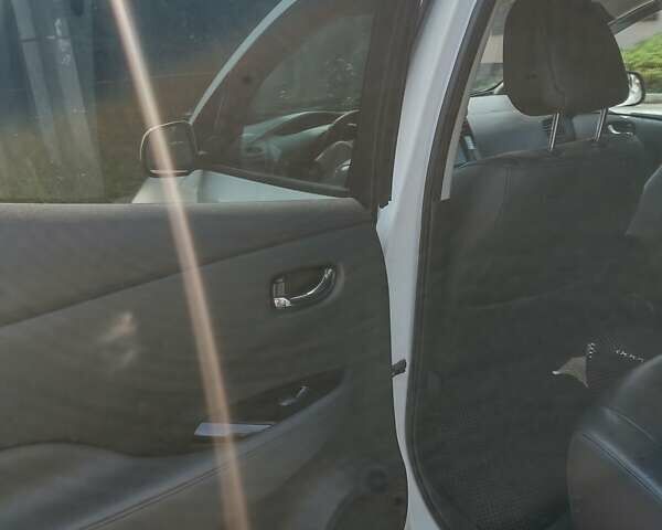 Белый Ниссан Лиф, объемом двигателя 0 л и пробегом 112 тыс. км за 8100 $, фото 14 на Automoto.ua