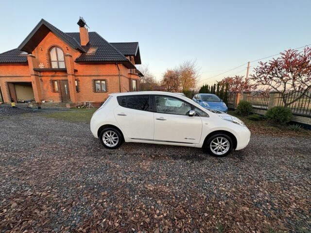 Белый Ниссан Лиф, объемом двигателя 0 л и пробегом 117 тыс. км за 6000 $, фото 12 на Automoto.ua