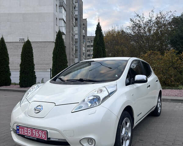 Белый Ниссан Лиф, объемом двигателя 0 л и пробегом 145 тыс. км за 6799 $, фото 3 на Automoto.ua