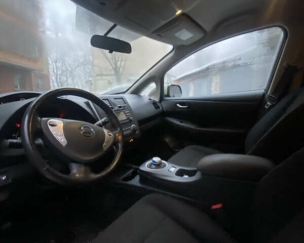 Білий Ніссан Ліф, об'ємом двигуна 0 л та пробігом 119 тис. км за 6500 $, фото 11 на Automoto.ua