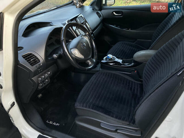 Білий Ніссан Ліф, об'ємом двигуна 0 л та пробігом 136 тис. км за 7500 $, фото 9 на Automoto.ua