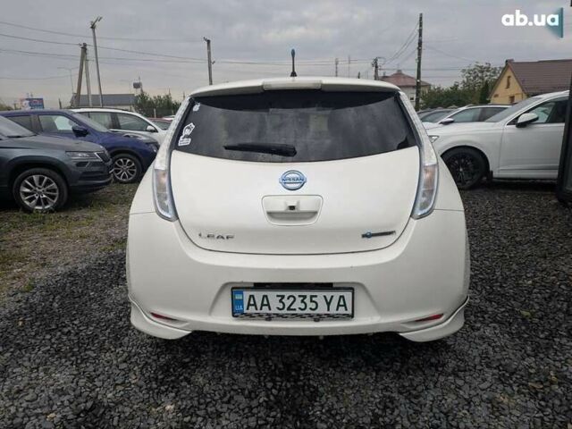 Білий Ніссан Ліф, об'ємом двигуна 0 л та пробігом 134 тис. км за 6500 $, фото 6 на Automoto.ua