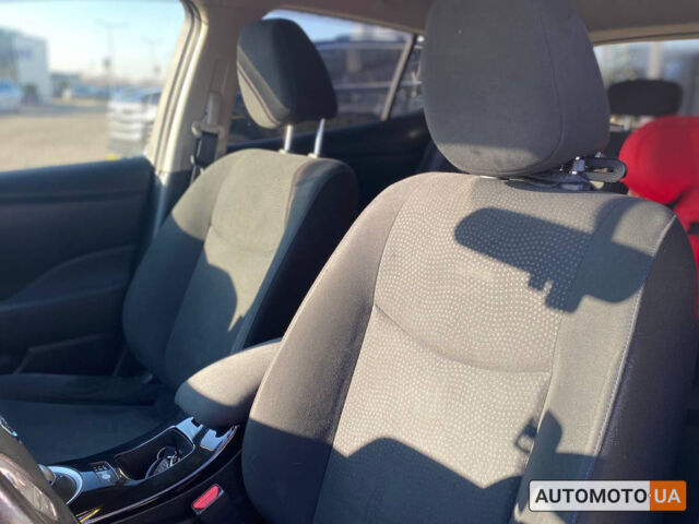 Білий Ніссан Ліф, об'ємом двигуна 24 л та пробігом 122 тис. км за 7700 $, фото 10 на Automoto.ua