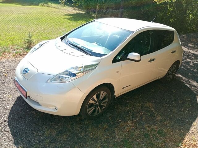 Белый Ниссан Лиф, объемом двигателя 0 л и пробегом 96 тыс. км за 7500 $, фото 1 на Automoto.ua