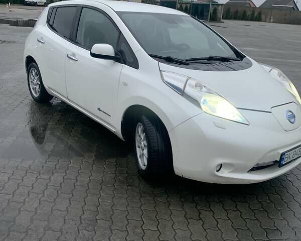 Белый Ниссан Лиф, объемом двигателя 0 л и пробегом 215 тыс. км за 5600 $, фото 2 на Automoto.ua