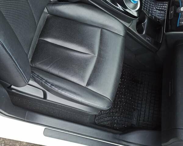 Белый Ниссан Лиф, объемом двигателя 0 л и пробегом 82 тыс. км за 7200 $, фото 7 на Automoto.ua