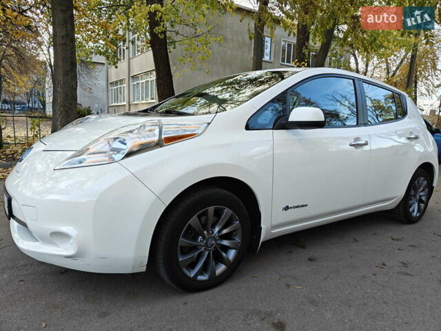 Белый Ниссан Лиф, объемом двигателя 0 л и пробегом 118 тыс. км за 7599 $, фото 15 на Automoto.ua