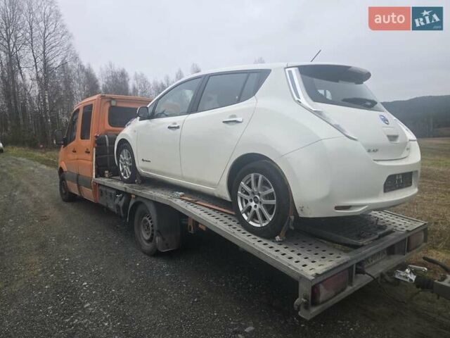 Белый Ниссан Лиф, объемом двигателя 0 л и пробегом 72 тыс. км за 6750 $, фото 15 на Automoto.ua