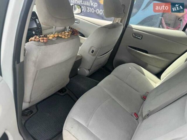 Белый Ниссан Лиф, объемом двигателя 0 л и пробегом 254 тыс. км за 6400 $, фото 7 на Automoto.ua