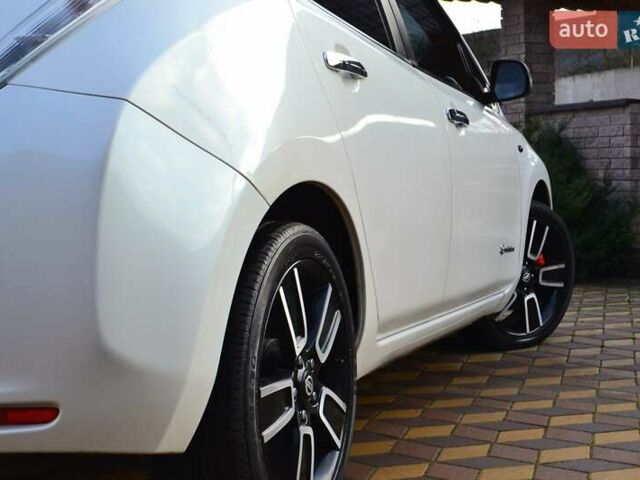 Білий Ніссан Ліф, об'ємом двигуна 0 л та пробігом 96 тис. км за 7950 $, фото 28 на Automoto.ua