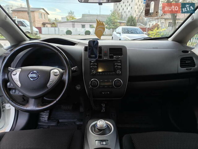 Белый Ниссан Лиф, объемом двигателя 0 л и пробегом 118 тыс. км за 7599 $, фото 28 на Automoto.ua
