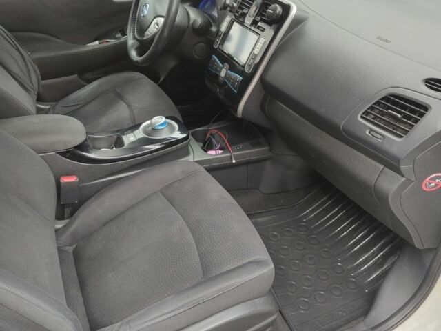 Белый Ниссан Лиф, объемом двигателя 0 л и пробегом 200 тыс. км за 4299 $, фото 6 на Automoto.ua