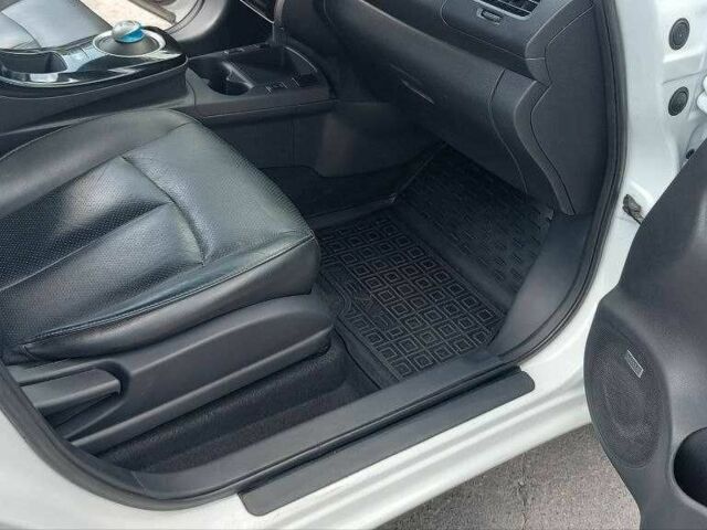 Белый Ниссан Лиф, объемом двигателя 0 л и пробегом 170 тыс. км за 6600 $, фото 8 на Automoto.ua