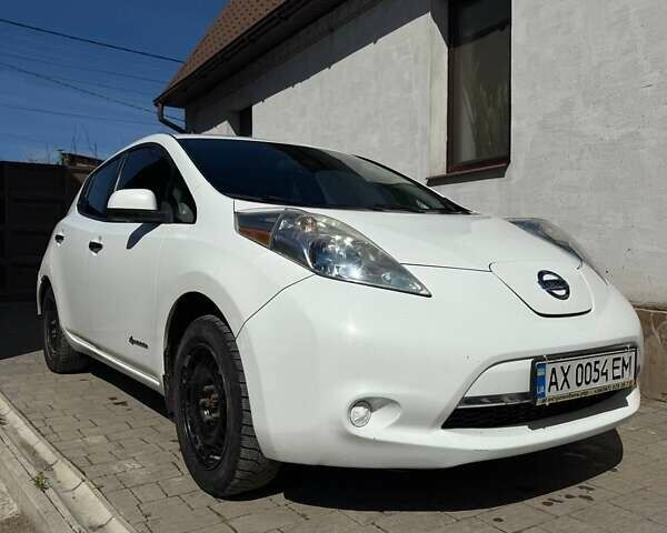 Белый Ниссан Лиф, объемом двигателя 0 л и пробегом 100 тыс. км за 7500 $, фото 3 на Automoto.ua