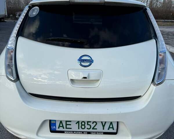 Белый Ниссан Лиф, объемом двигателя 0 л и пробегом 161 тыс. км за 8500 $, фото 28 на Automoto.ua