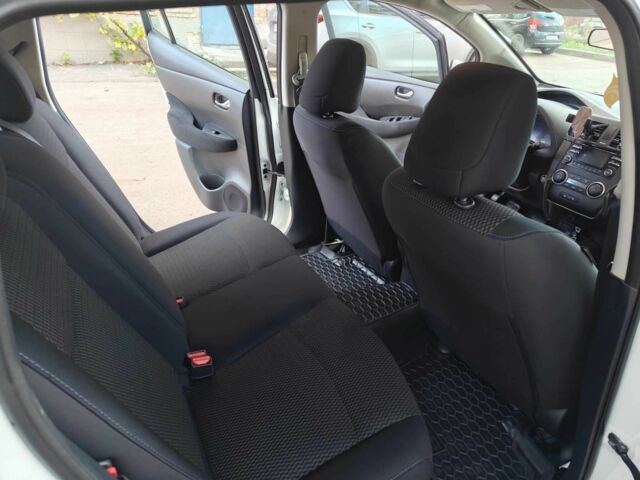 Белый Ниссан Лиф, объемом двигателя 0 л и пробегом 118 тыс. км за 7599 $, фото 15 на Automoto.ua