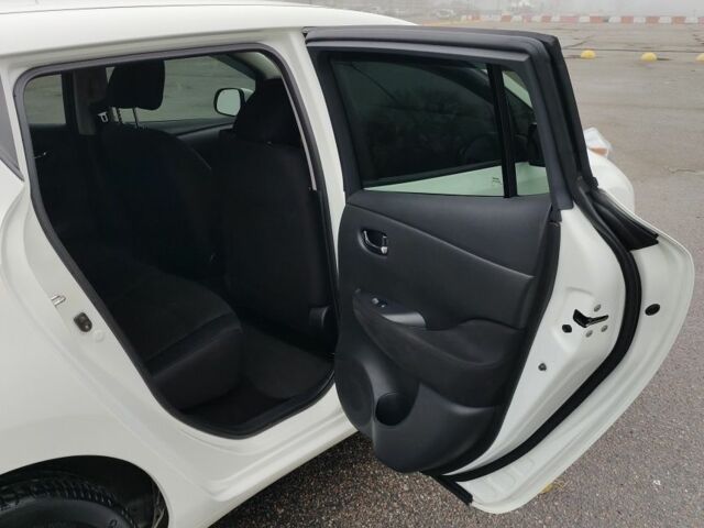 Белый Ниссан Лиф, объемом двигателя 0 л и пробегом 131 тыс. км за 6500 $, фото 12 на Automoto.ua