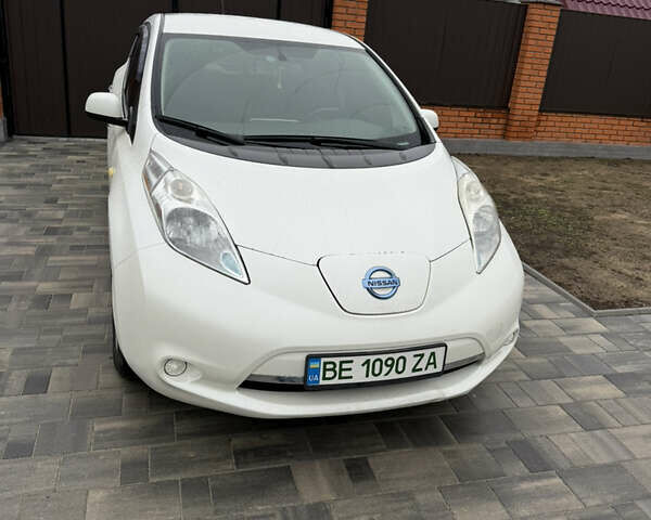 Белый Ниссан Лиф, объемом двигателя 0 л и пробегом 155 тыс. км за 5999 $, фото 1 на Automoto.ua