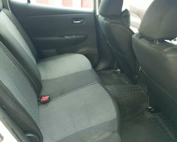 Белый Ниссан Лиф, объемом двигателя 0 л и пробегом 205 тыс. км за 5500 $, фото 12 на Automoto.ua