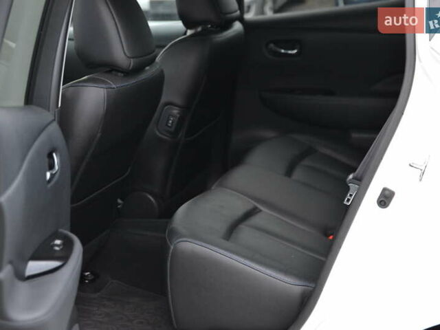 Белый Ниссан Лиф, объемом двигателя 0 л и пробегом 124 тыс. км за 5800 $, фото 15 на Automoto.ua