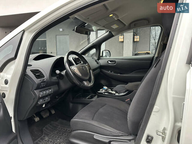 Белый Ниссан Лиф, объемом двигателя 0 л и пробегом 136 тыс. км за 5850 $, фото 7 на Automoto.ua