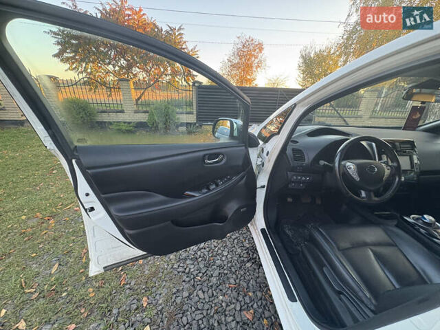 Ниссан Лиф 2014 в Луцке на Automoto.ua Белый Ниссан Лиф, объемом двигателя 0 л и пробегом 117 тыс. км за 6200 $, фото 20 на Automoto.ua