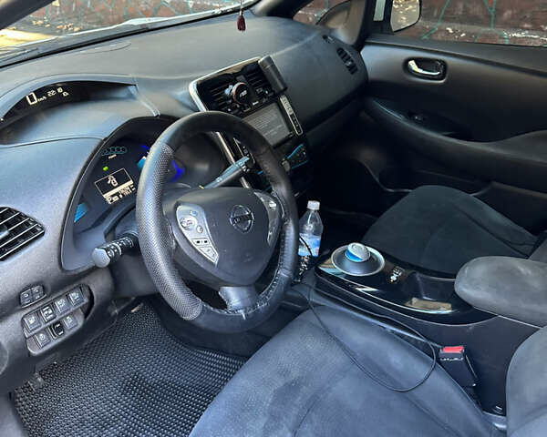 Белый Ниссан Лиф, объемом двигателя 0 л и пробегом 136 тыс. км за 4999 $, фото 10 на Automoto.ua