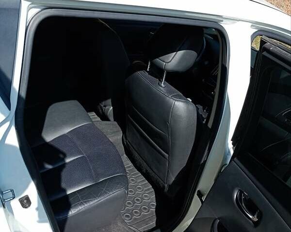 Белый Ниссан Лиф, объемом двигателя 0 л и пробегом 96 тыс. км за 7500 $, фото 1 на Automoto.ua