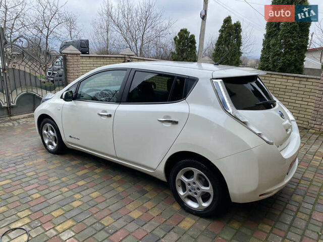 Белый Ниссан Лиф, объемом двигателя 0 л и пробегом 148 тыс. км за 5999 $, фото 2 на Automoto.ua