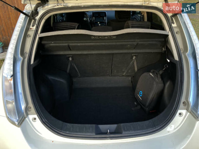 Білий Ніссан Ліф, об'ємом двигуна 0 л та пробігом 136 тис. км за 7500 $, фото 13 на Automoto.ua