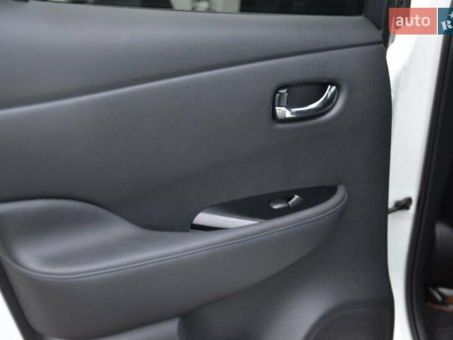 Белый Ниссан Лиф, объемом двигателя 0 л и пробегом 124 тыс. км за 5800 $, фото 16 на Automoto.ua