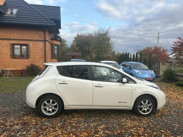 Білий Ніссан Ліф, об'ємом двигуна 0 л та пробігом 122 тис. км за 6200 $, фото 3 на Automoto.ua