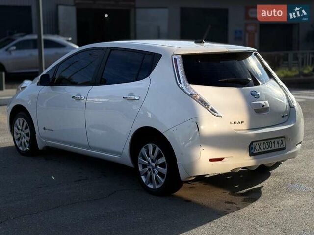 Білий Ніссан Ліф, об'ємом двигуна 0 л та пробігом 60 тис. км за 7500 $, фото 6 на Automoto.ua