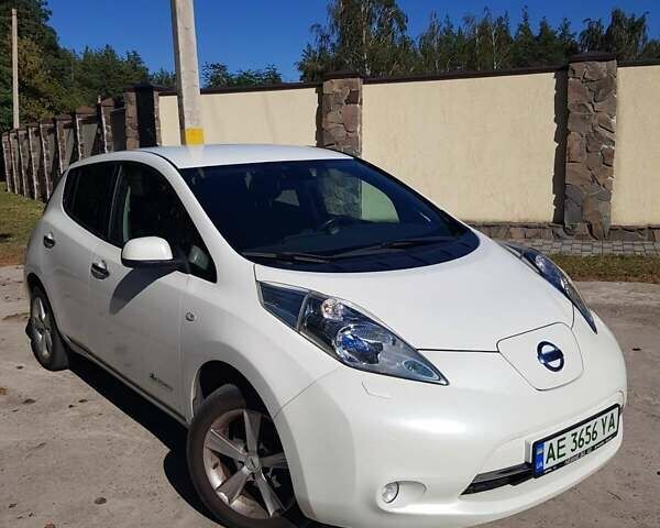 Белый Ниссан Лиф, объемом двигателя 0 л и пробегом 101 тыс. км за 8700 $, фото 1 на Automoto.ua