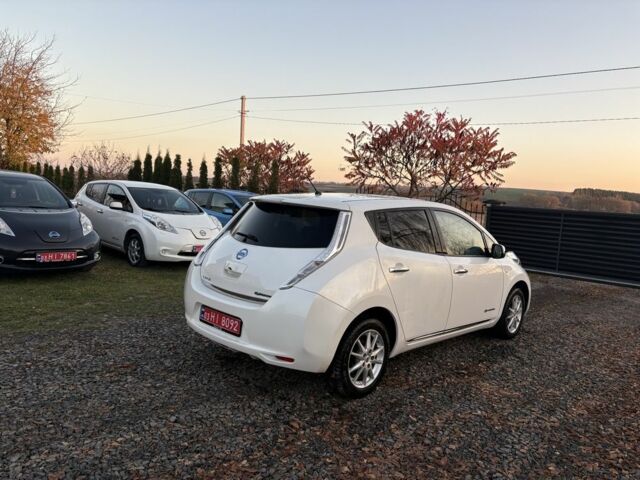 Белый Ниссан Лиф, объемом двигателя 0 л и пробегом 117 тыс. км за 6000 $, фото 5 на Automoto.ua