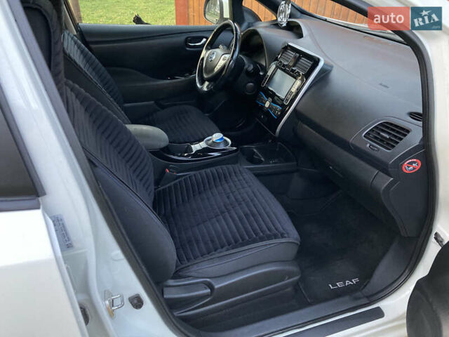 Білий Ніссан Ліф, об'ємом двигуна 0 л та пробігом 136 тис. км за 7500 $, фото 11 на Automoto.ua